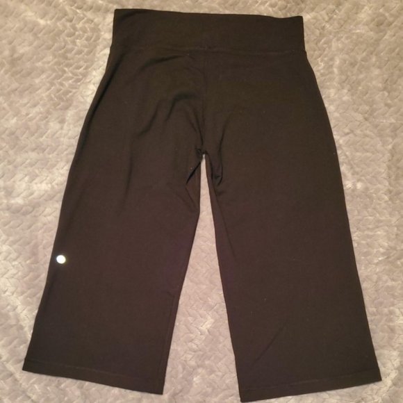 lululemon athletica Pants - Lululemon wide leg capri pants Size: 8